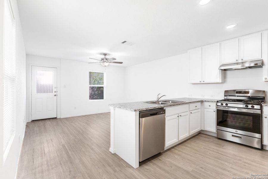 Furnished interior view inside a new home in Presa Point, San Antonio (Image 7). Furnished interior view inside a new home in Presa Point, San Antonio (Image 7).