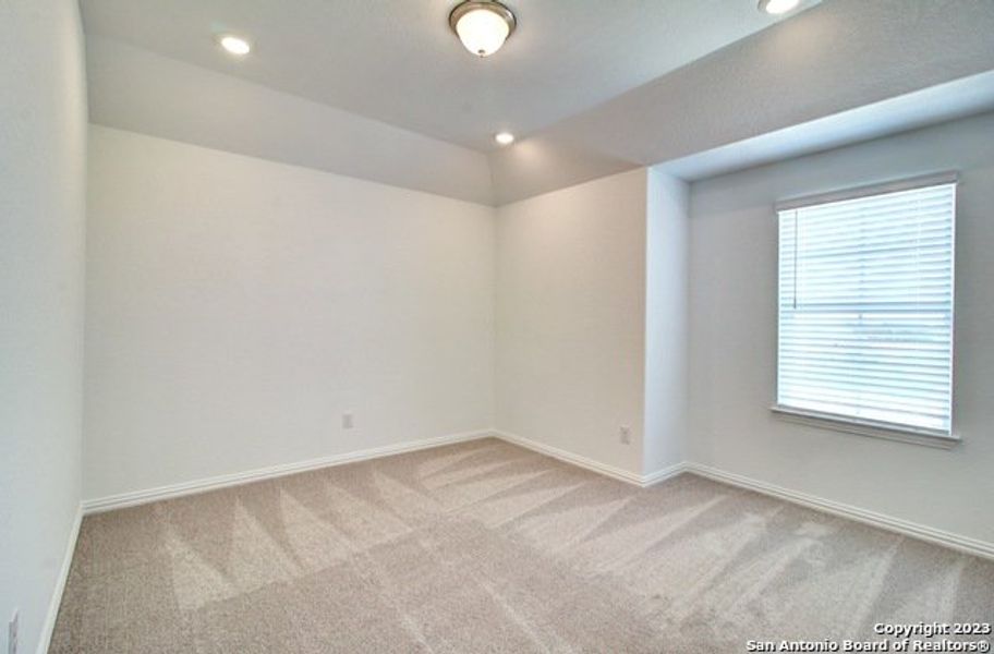 Spacious, unfurnished interior of a new home in Veramendi, New Braunfels (Image 30).