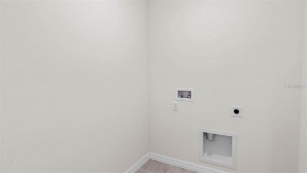 Spacious, unfurnished interior of a new home in Villamar, Winter Haven (Image 22).