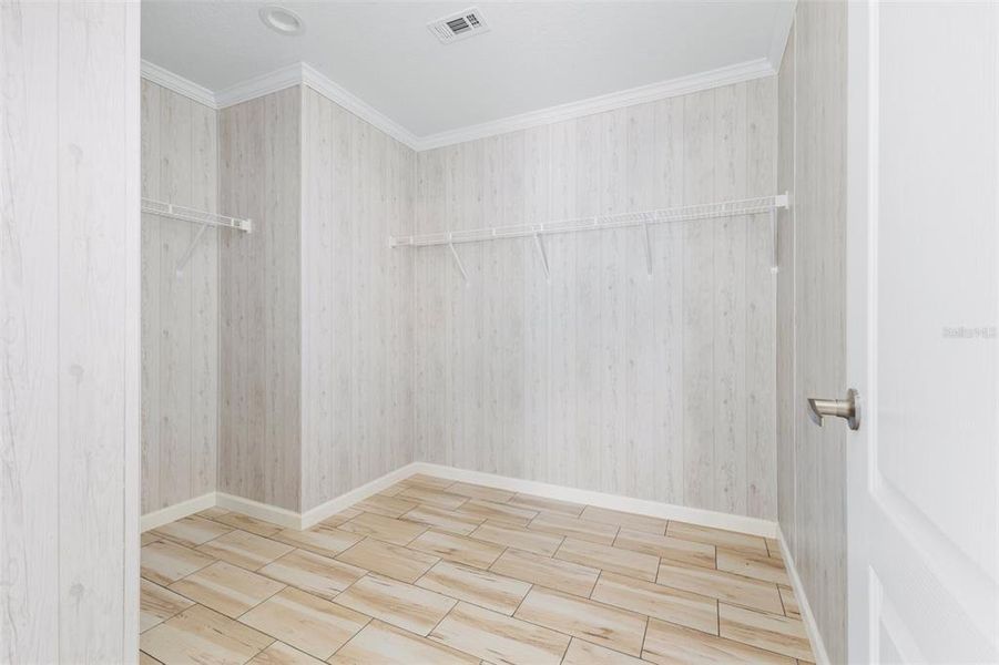 Spacious, unfurnished interior of a new home in , Live Oak (Image 14).