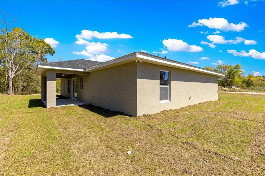 Exterior details and patio area of a home in , Ocklawaha (Image 21).