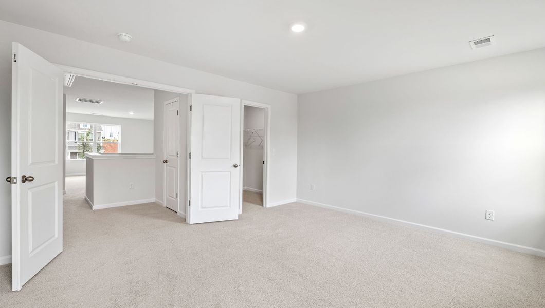 Spacious, unfurnished interior of a new home in Hunters Ridge, Woodruff (Image 26).