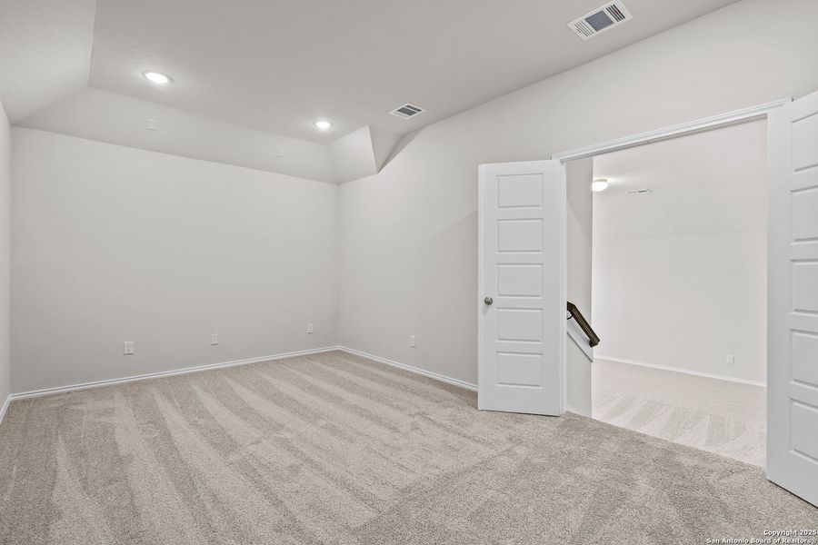 Spacious, unfurnished interior of a new home in Stillwater Ranch 45', San Antonio (Image 13). Spacious, unfurnished interior of a new home in Stillwater Ranch 45', San Antonio (Image 13).