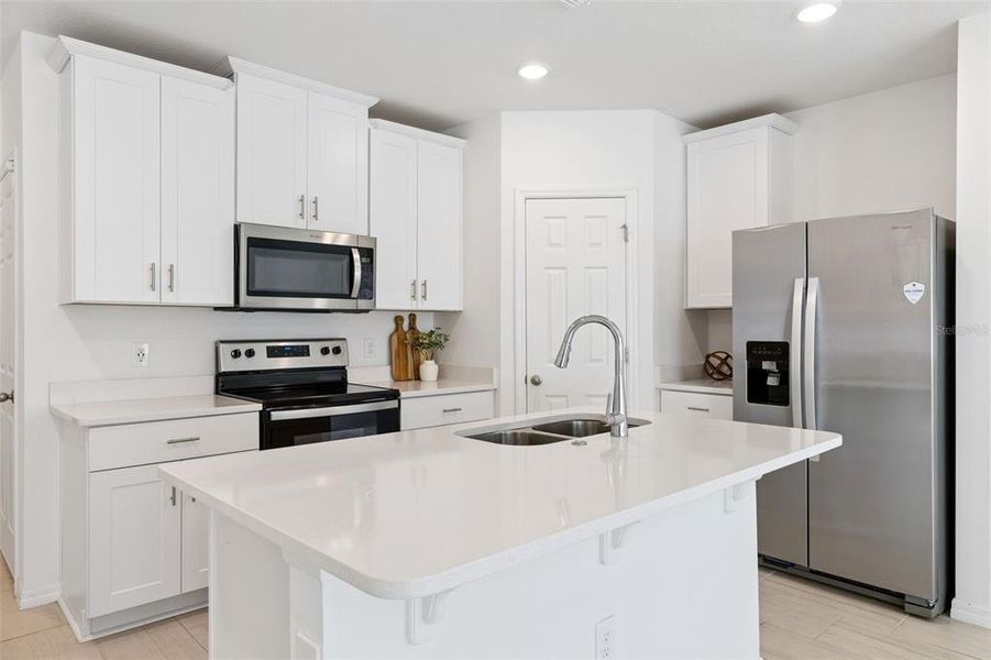 Furnished interior view inside a new home in , Orlando (Image 8).