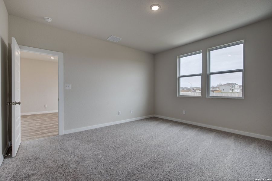 Spacious, unfurnished interior of a new home in Mesa Vista, San Antonio (Image 13).