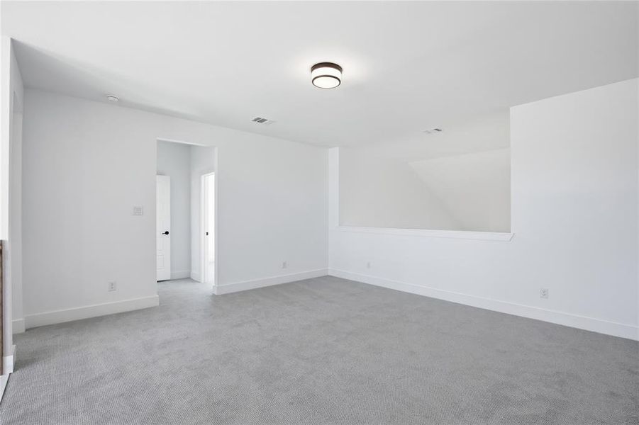 Spacious, unfurnished interior of a new home in Talon Hills, Fort Worth (Image 31).