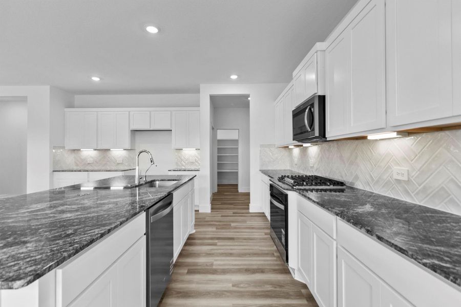 Furnished interior view inside a new home in Riverside Estates, Mont Belvieu (Image 8).