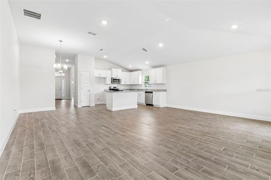 Spacious, unfurnished interior of a new home in Abbey Glen, Dade City (Image 61).