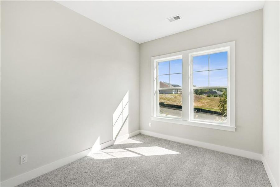 Spacious, unfurnished interior of a new home in Old Mill Preserve, Dallas (Image 12).