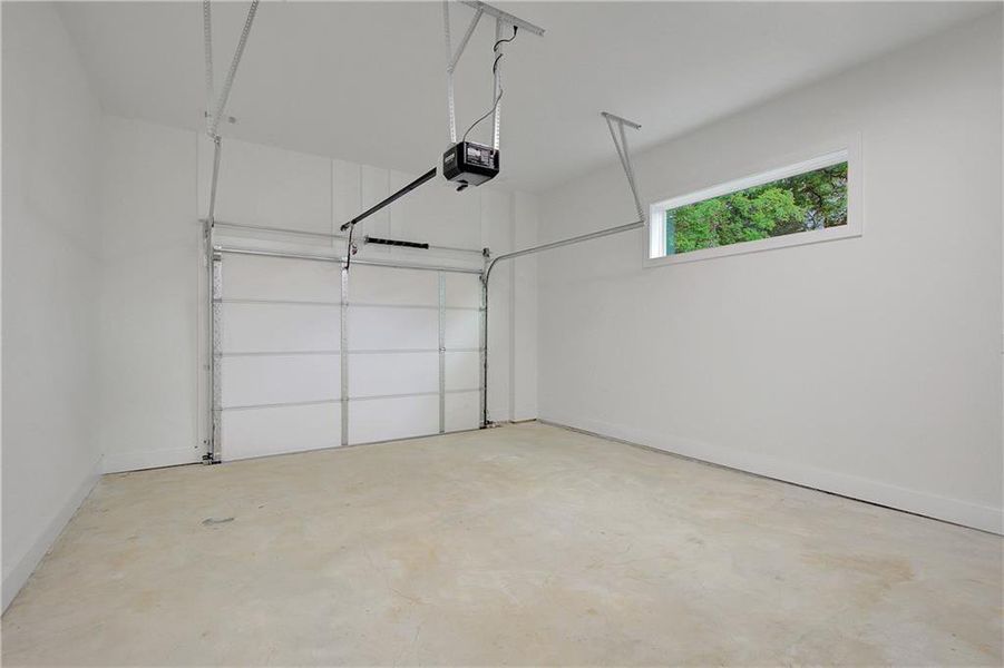 Spacious, unfurnished interior of a new home in , Atlanta (Image 20).
