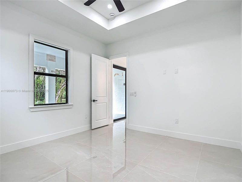 Spacious, unfurnished interior of a new home in , Lehigh Acres (Image 21).