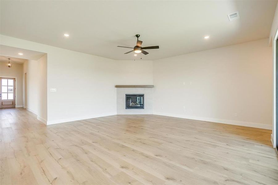 Spacious, unfurnished interior of a new home in Sweetgrass, Haslet (Image 30).
