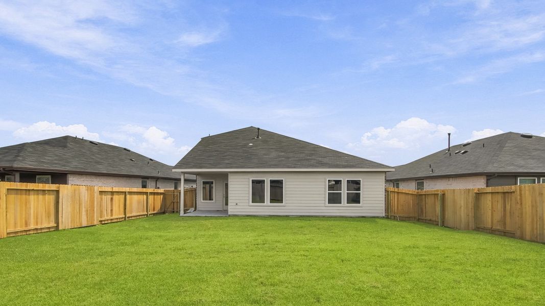 Exterior details and patio area of a home in Porters Mill, New Caney (Image 3).