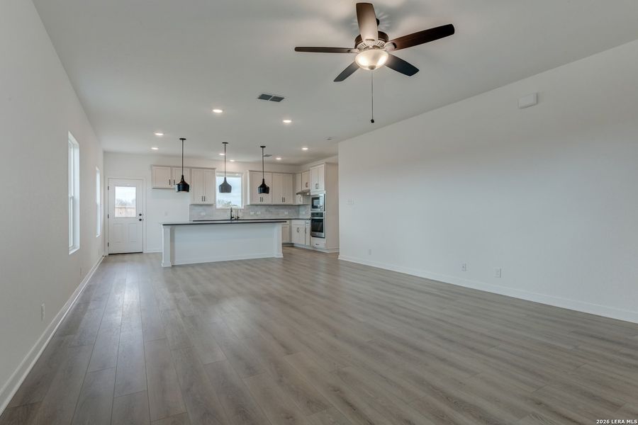 Spacious, unfurnished interior of a new home in Saddlebrook Ranch, Schertz (Image 21).