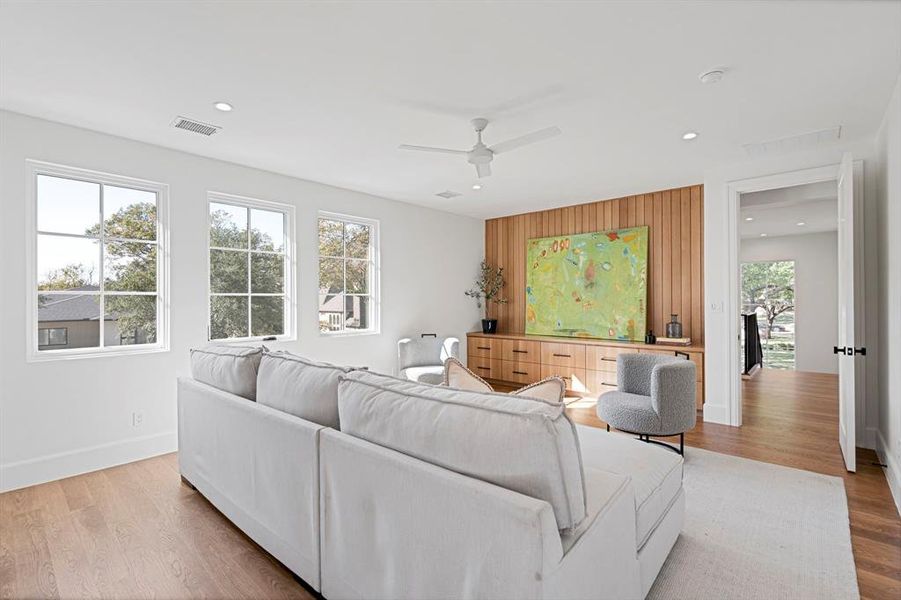 Furnished interior view inside a new home in , Dallas (Image 26).