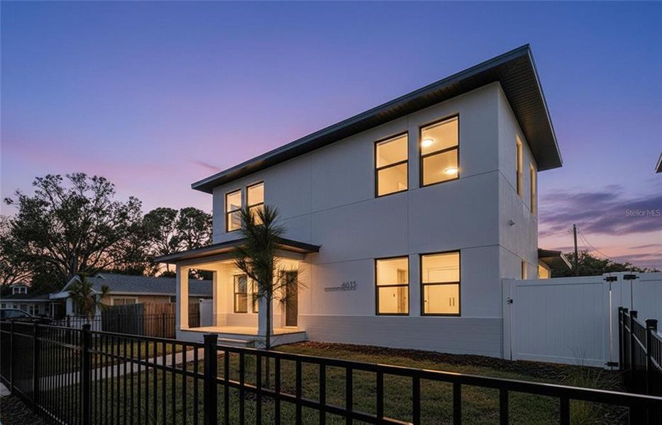Exterior details and patio area of a home in , St. Petersburg (Image 37).