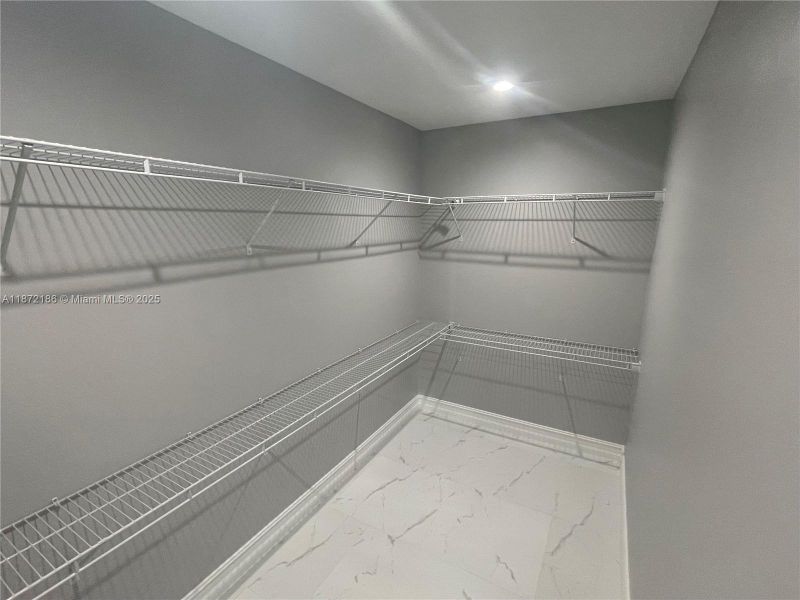 Spacious, unfurnished interior of a new home in , Labelle (Image 9).