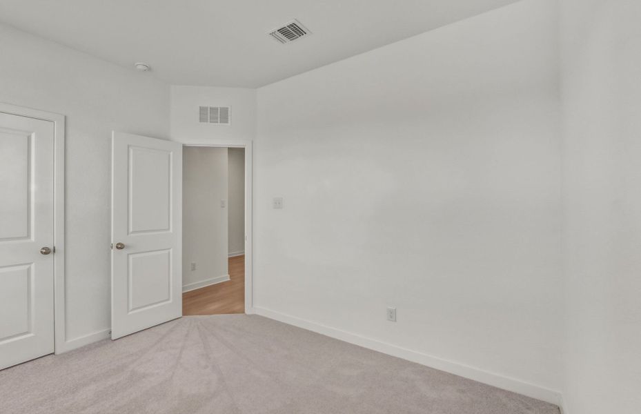 Spacious, unfurnished interior of a new home in County View, Temple (Image 31).
