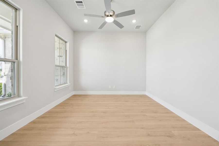 Unfurnished room with healthy amount of natural light, light wood-style floors, recessed lighting, and ceiling fan