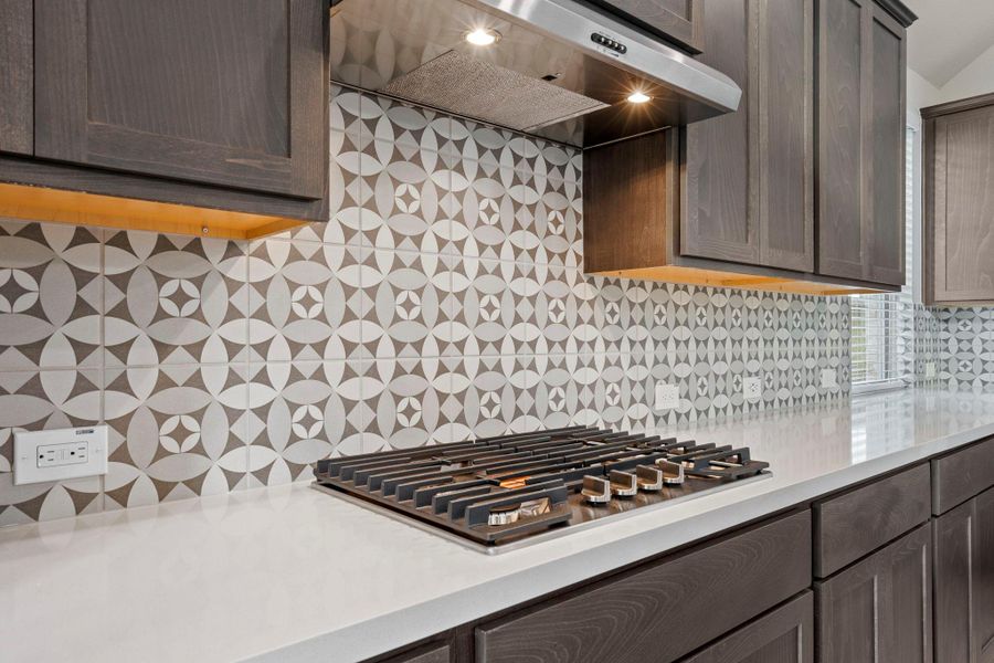 Close-up of interior finishes inside a home in Valencia 60', Manvel (Image 16).