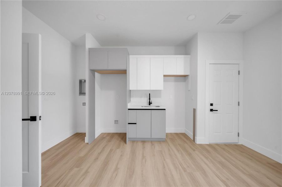 Spacious, unfurnished interior of a new home in , North Port (Image 23).