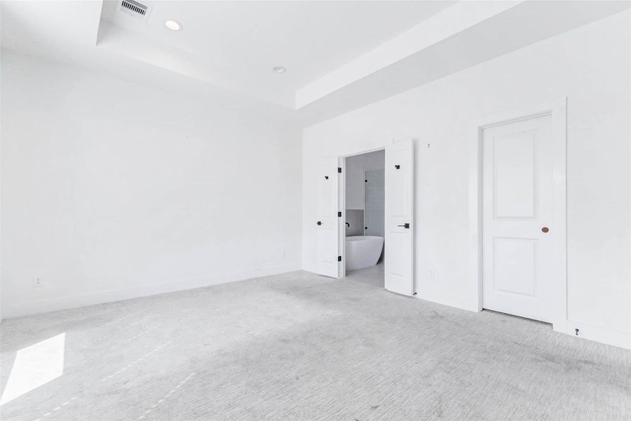 Spacious, unfurnished interior of a new home in Eastwood Estates, Houston (Image 31). Spacious, unfurnished interior of a new home in Eastwood Estates, Houston (Image 31).