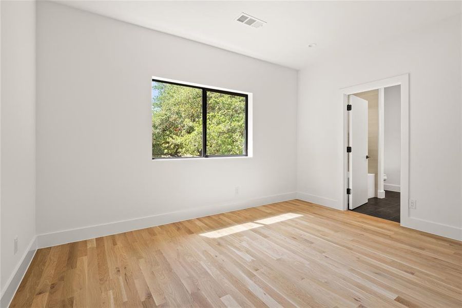 Spacious, unfurnished interior of a new home in , Dallas (Image 20).