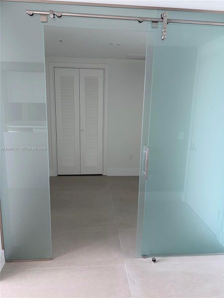Spacious, unfurnished interior of a new home in , Hallandale Beach (Image 19).