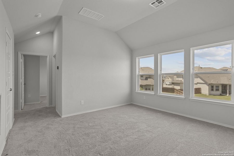 Spacious, unfurnished interior of a new home in Rhine Valley, Schertz (Image 16).