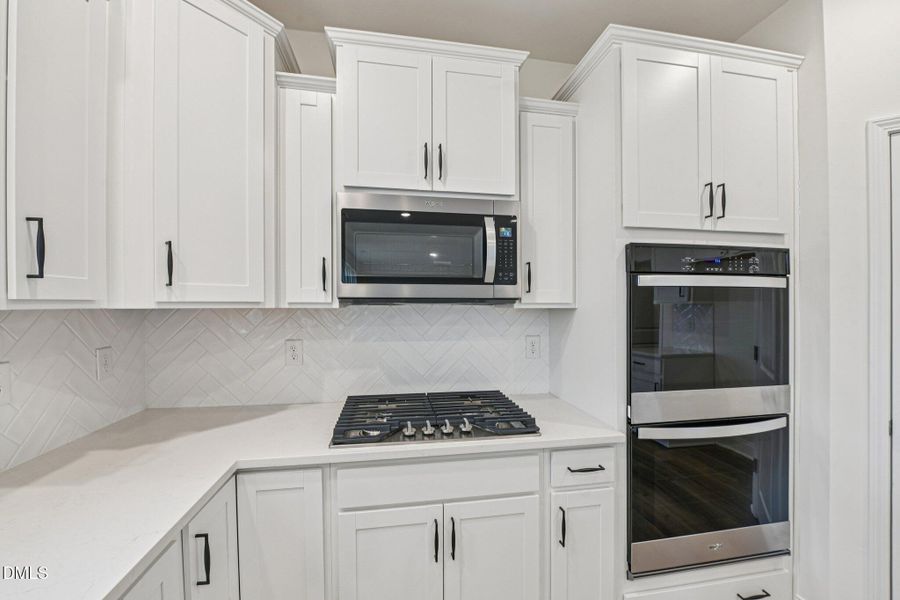 18-web-or-mls-Winding Crk Dr-S0502-018