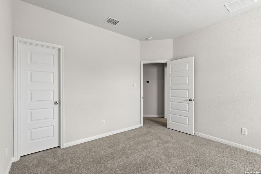 Spacious, unfurnished interior of a new home in Melissa Ranch, San Antonio (Image 17).