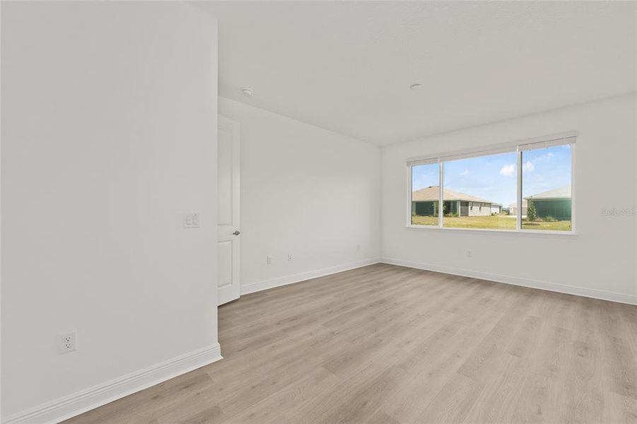 Spacious, unfurnished interior of a new home in , Ocala (Image 34).