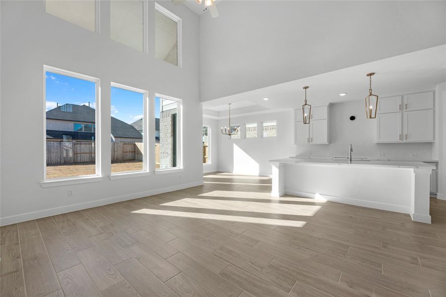 Representative image. Features, selections and colors may vary. Representative image. Features, selections and colors may vary.