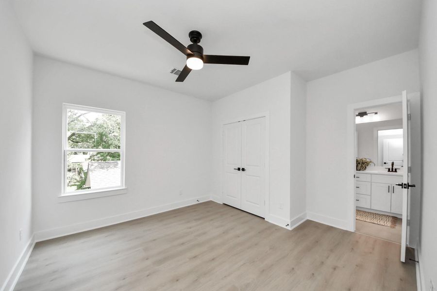 Spacious, unfurnished interior of a new home in , Houston (Image 16).