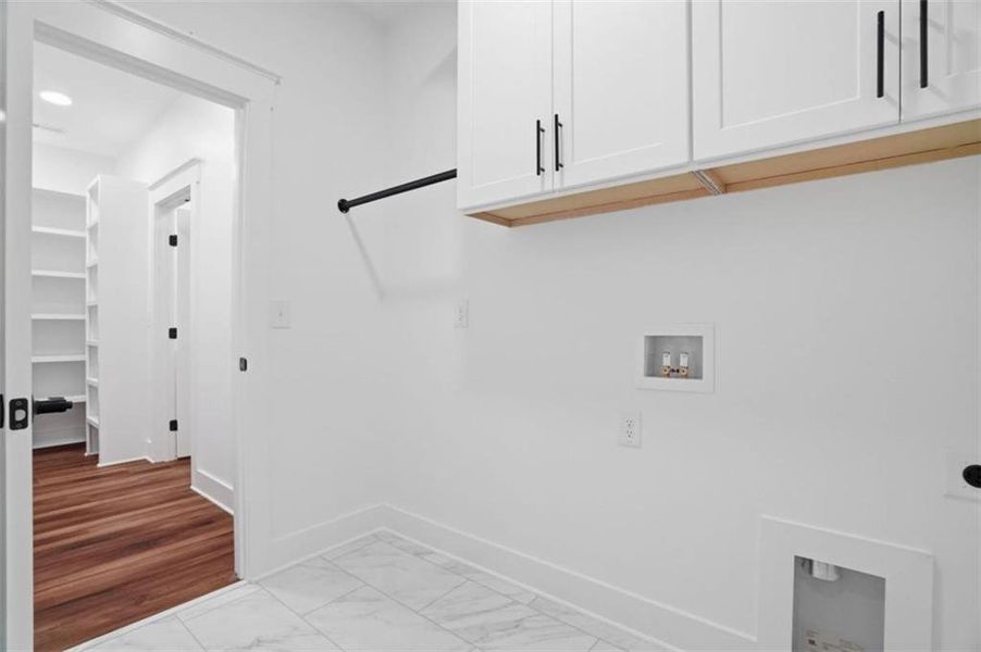 Spacious, unfurnished interior of a new home in , Jasper (Image 20).