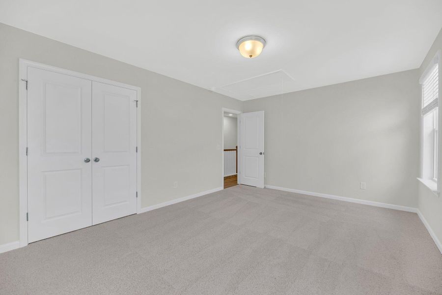 Spacious, unfurnished interior of a new home in Sweetgrass Station, Summerville (Image 16).