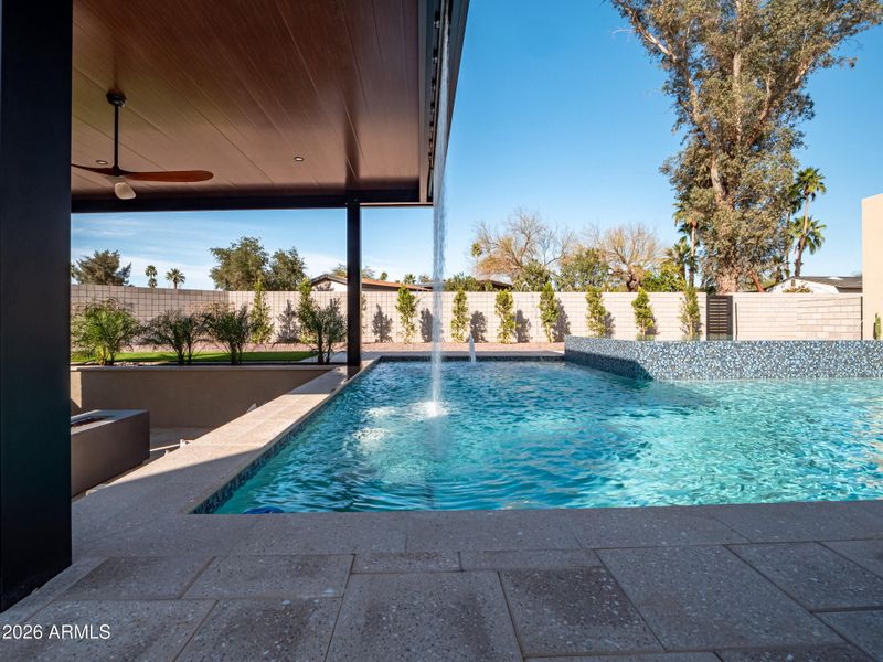 43_p2411353-hdr 43_p2411353-hdr