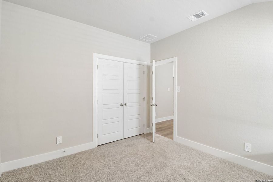 Spacious, unfurnished interior of a new home in Lark Canyon, New Braunfels (Image 31).