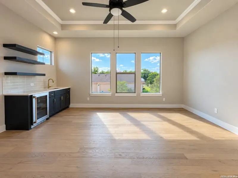 Spacious, unfurnished interior of a new home in , Canyon Lake (Image 22).