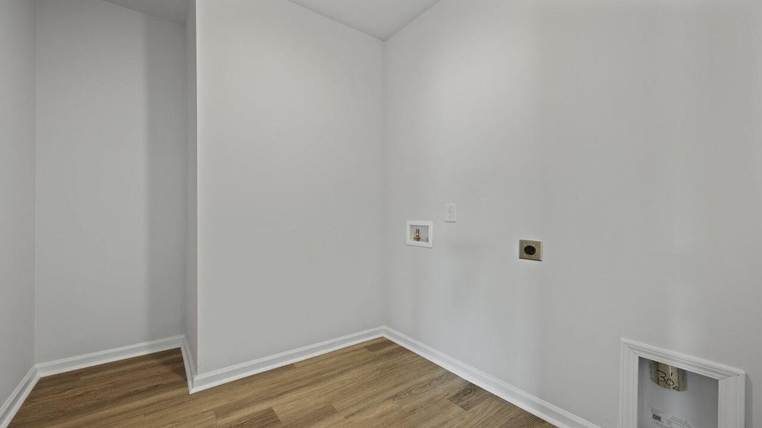 Spacious, unfurnished interior of a new home in Carolina Groves, Moncks Corner (Image 12).