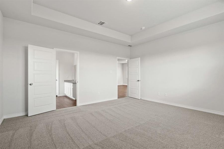 Spacious, unfurnished interior of a new home in Sycamore Landing, Fort Worth (Image 8).