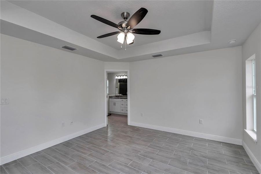 Spacious, unfurnished interior of a new home in , Ocala (Image 29).