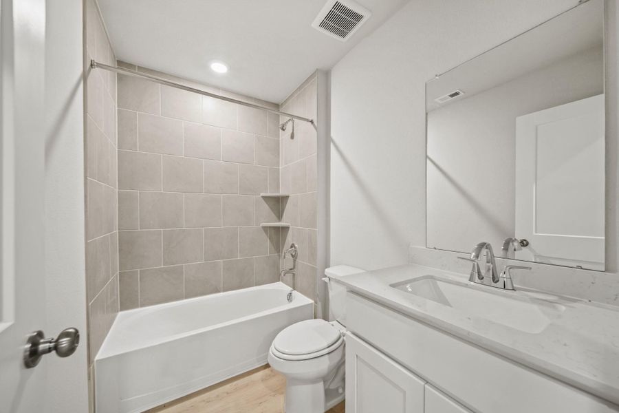 Furnished interior view inside a new home in Russell Ranch, Bay City (Image 10).