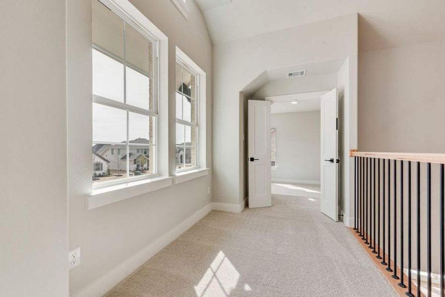 Spacious, unfurnished interior of a new home in Somerset Park, Rockwall (Image 39).