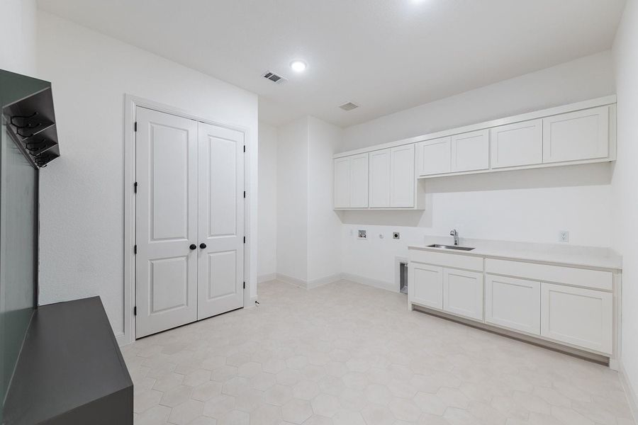 Furnished interior view inside a new home in Wolf Ranch West Bend - 70', Georgetown (Image 12). Furnished interior view inside a new home in Wolf Ranch West Bend - 70', Georgetown (Image 12).