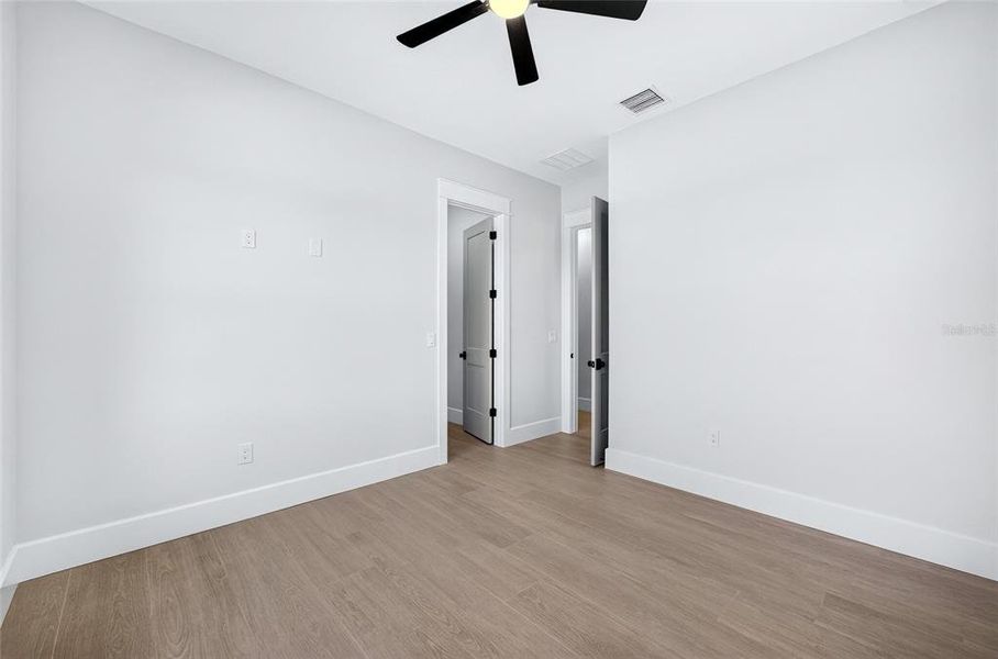 Spacious, unfurnished interior of a new home in , Dade City (Image 68).