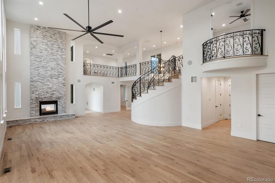 Spacious, unfurnished interior of a new home in , Brighton (Image 31).