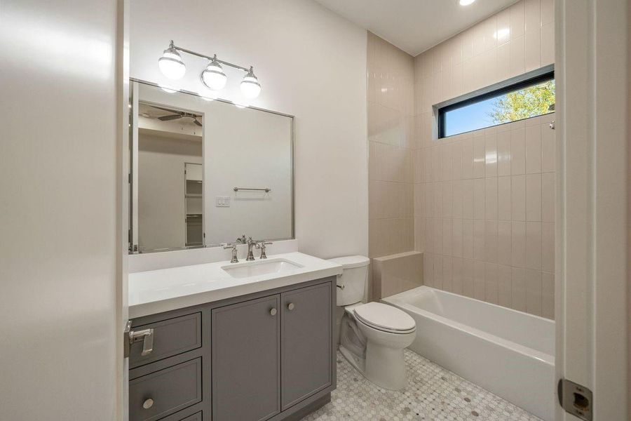 En-suite bathroom for Bedroom 4