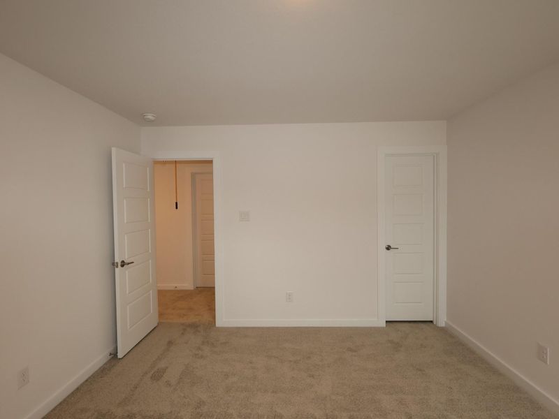 Spacious, unfurnished interior of a new home in Summerview, Fulshear (Image 24).