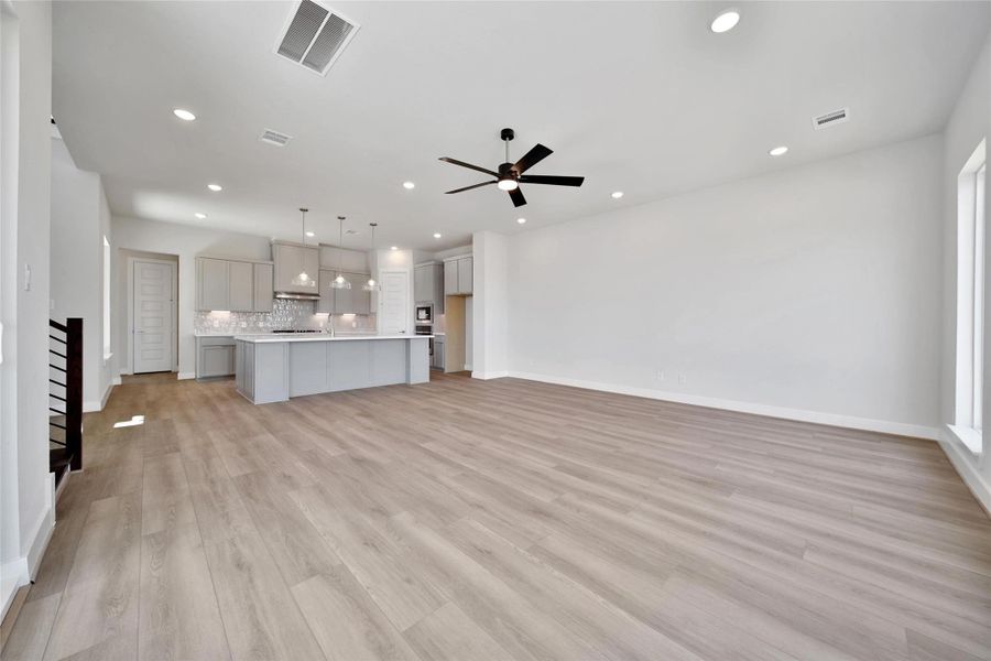 Spacious, unfurnished interior of a new home in Lago Pointe, Seabrook (Image 24).